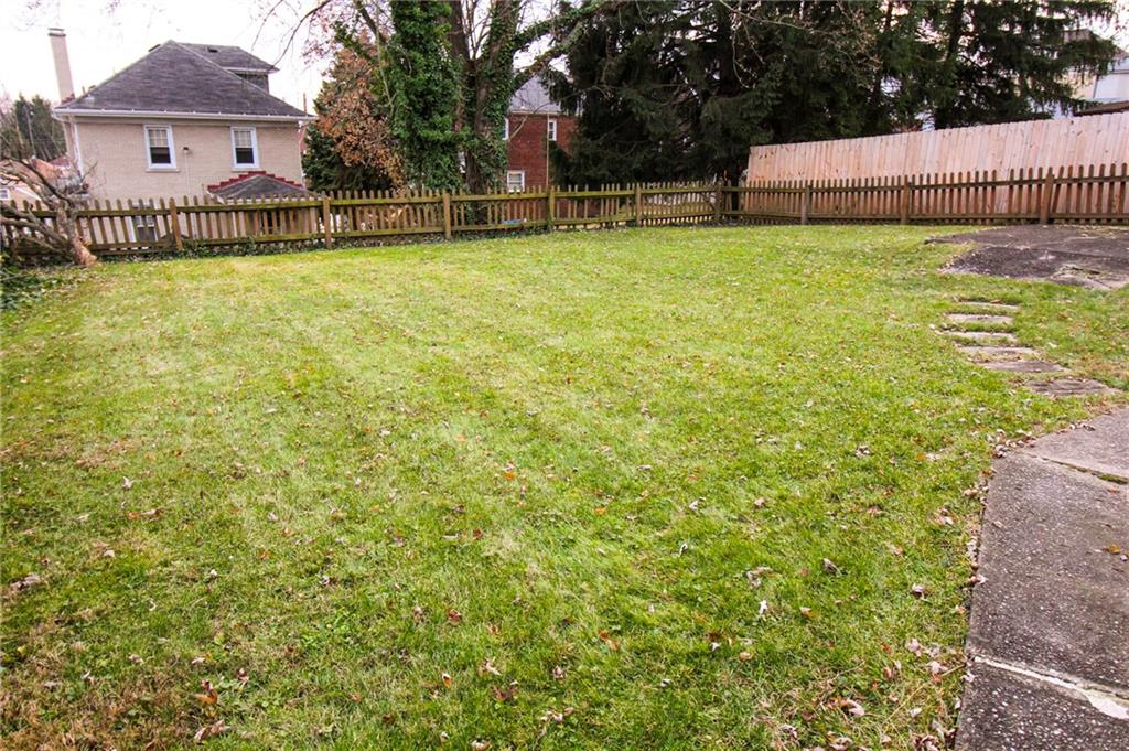 558 Hillcrest Avenue McKees Rocks, PA 15136 - Photo 22 of 25 Room for your backyard barbecues!