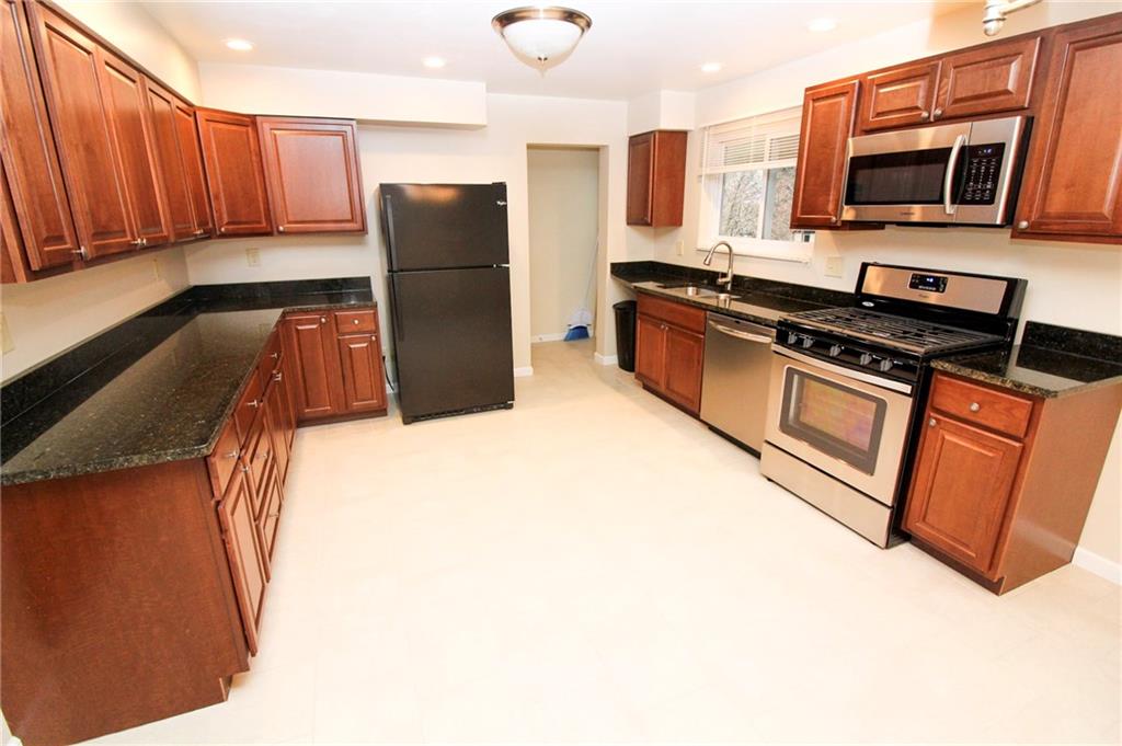 558 Hillcrest Avenue McKees Rocks, PA 15136 - Photo 6 of 25 Beautifully updated kitchen