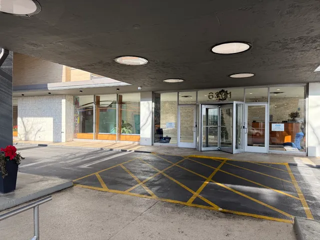 $146,900 | 6301 North Sheridan Road, Unit 24C, Chicago, IL 60660