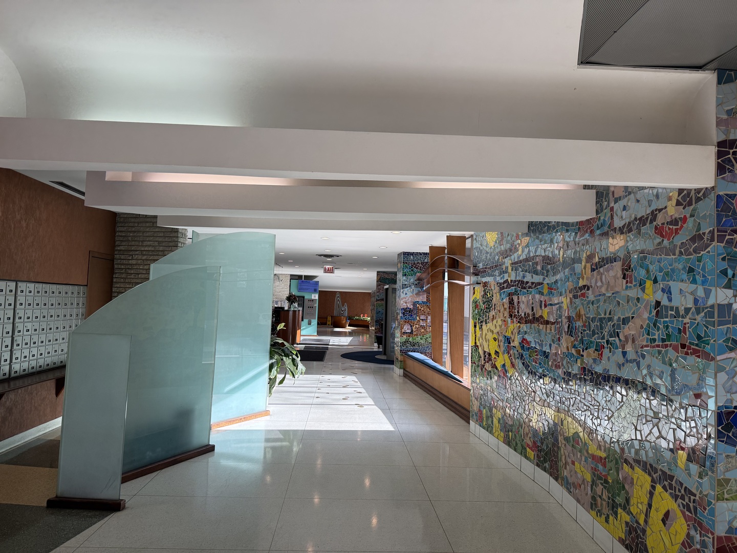 6301 North Sheridan Road, Unit 24C Chicago, IL 60660 - Photo 21 of 27 a view of a garage with furniture