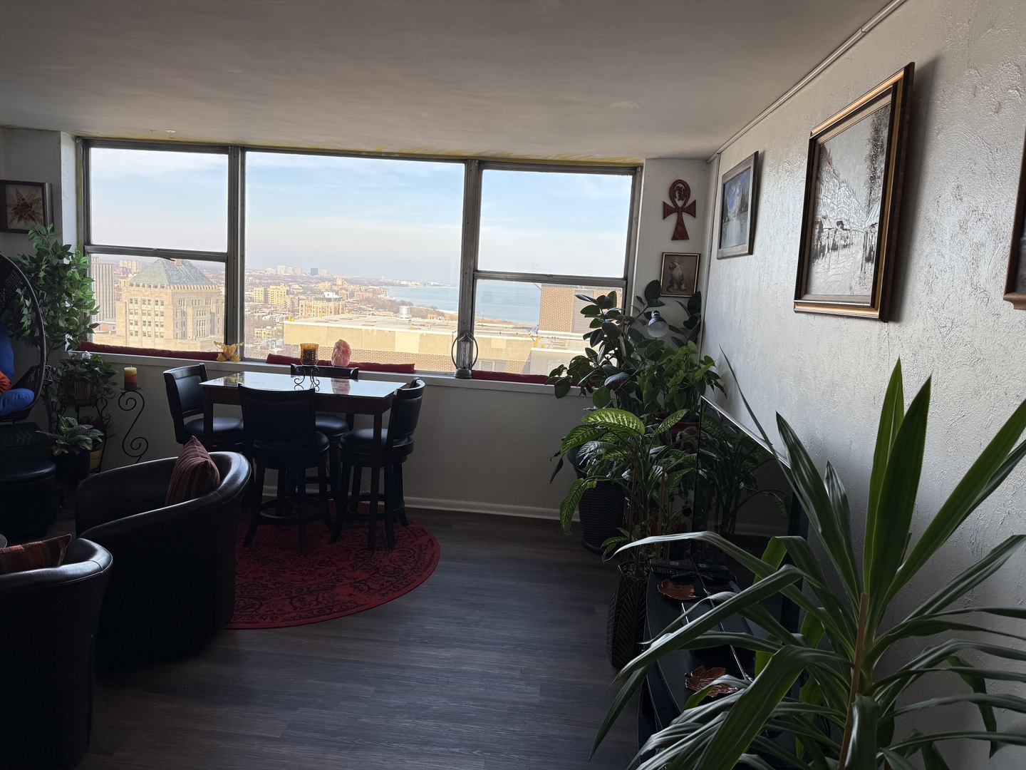 6301 North Sheridan Road, Unit 24C Chicago, IL 60660 - Photo 9 of 27 a dining room with furniture window and wooden floor
