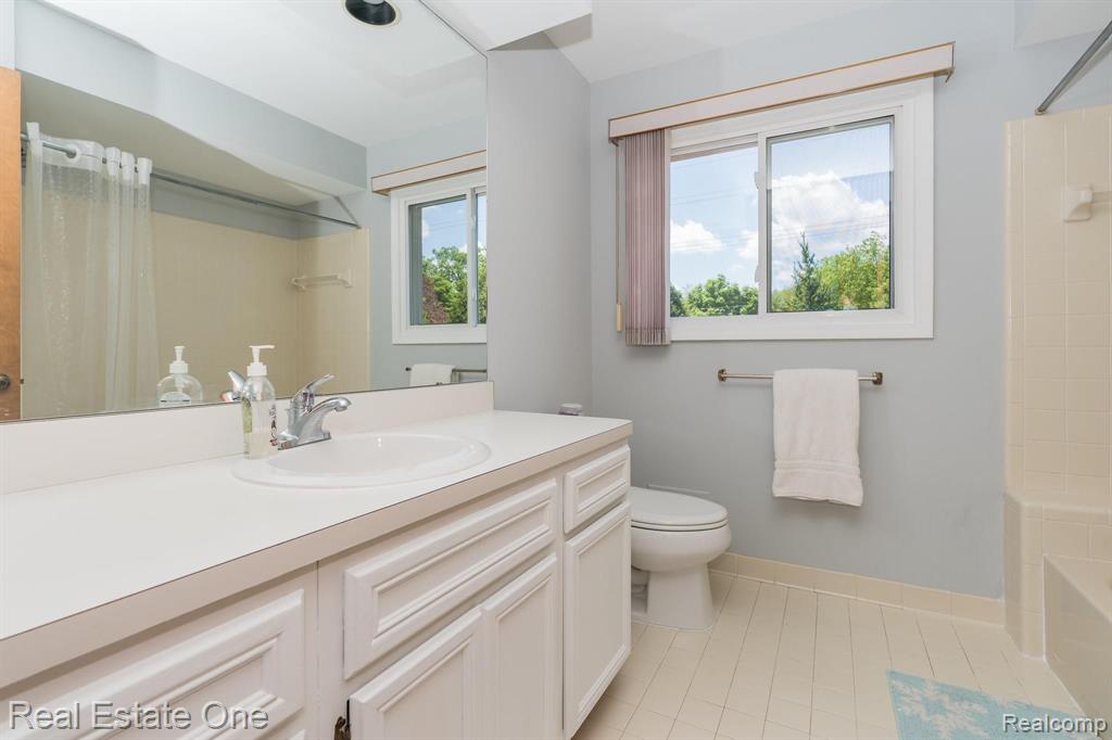 1401 Lomas Verdes Rochester Hills, MI 48306 - Photo 36 of 42