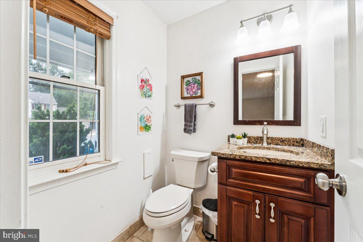 12592 Rock Ridge Road Herndon, VA 20170 - Photo 18 of 41 a bathroom with a toilet sink and mirror