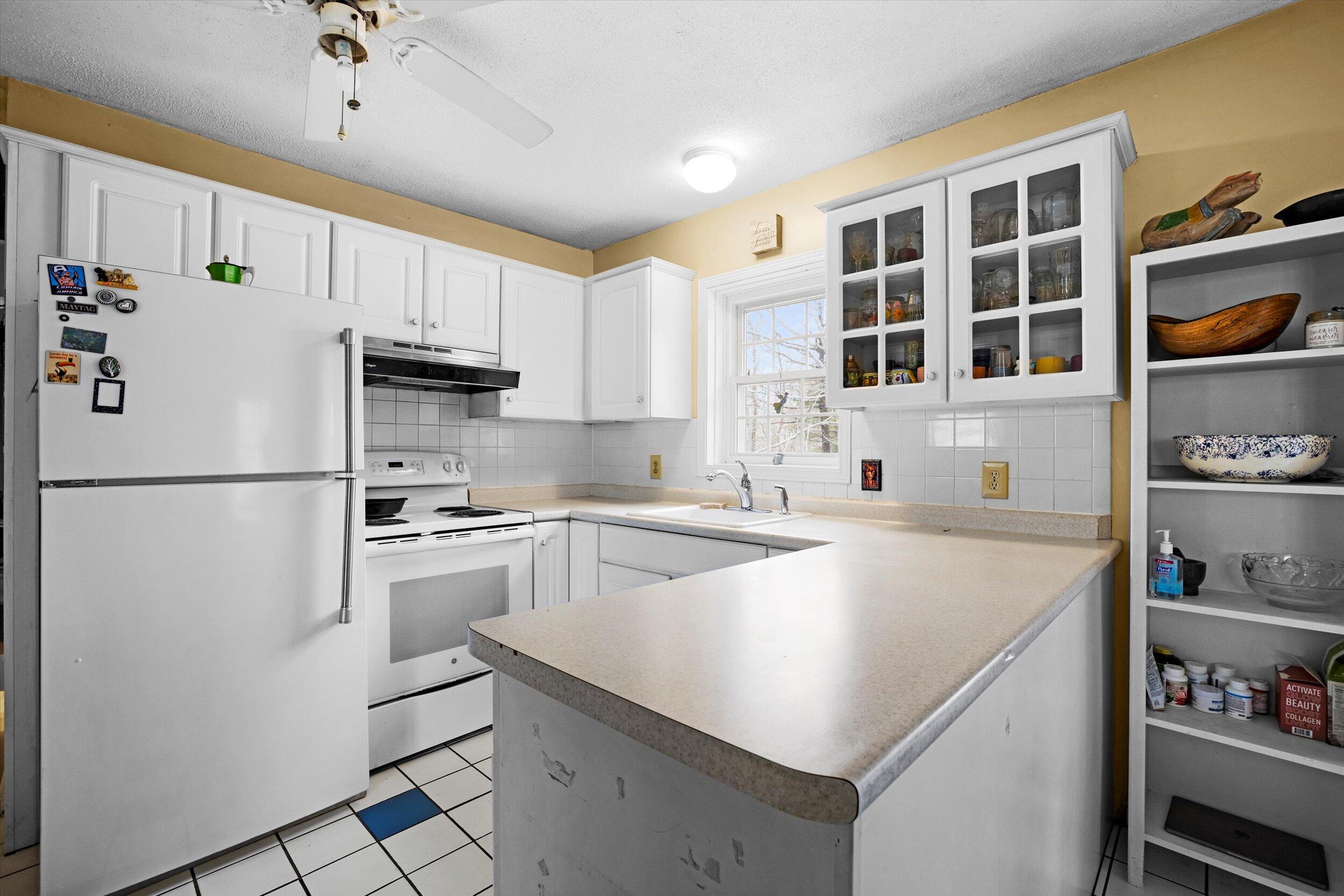13 Dean Road York, ME 03909 - Photo 4 of 25 Kitchen