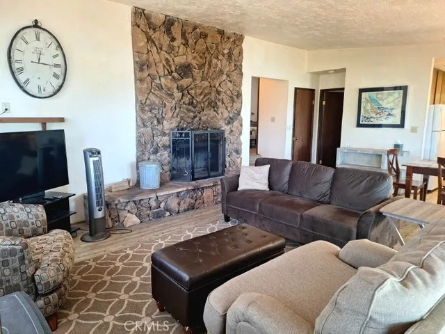 $1,900 | 11664 Lakeview Drive, Clearlake Oaks, CA 95423