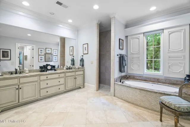 $989,000 | 1001 Hickory Ridge Drive, Hernando, MS 38632