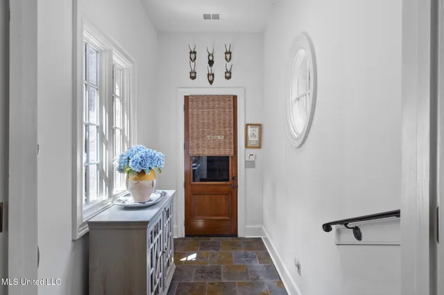 $989,000 | 1001 Hickory Ridge Drive, Hernando, MS 38632