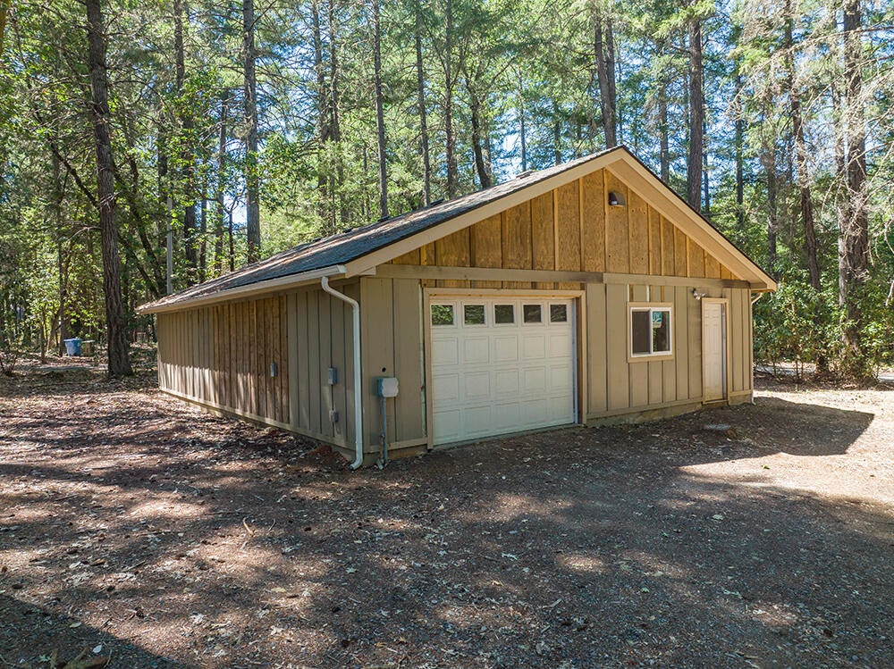 131 Cheney Creek Road Grants Pass, OR 97527 - Photo 27 of 40 F4032F23-6AC6-4744-A5CF-6919D082B6EC