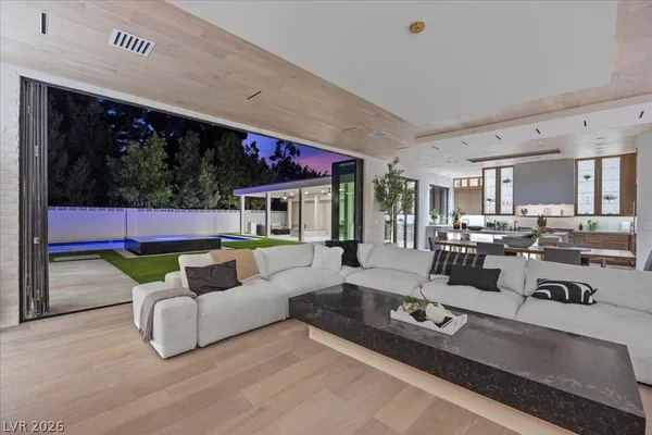 $25,000 | 2401 Driftwood Drive, Las Vegas, NV 89107