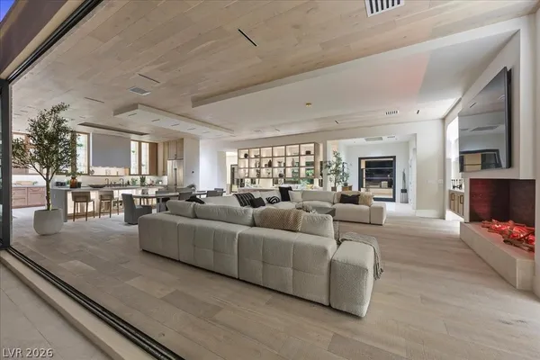 $25,000 | 2401 Driftwood Drive, Las Vegas, NV 89107