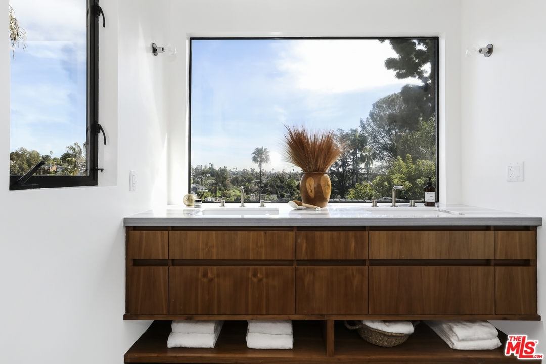 1508 Elevado Street Los Angeles, CA 90026 - Photo 20 of 38