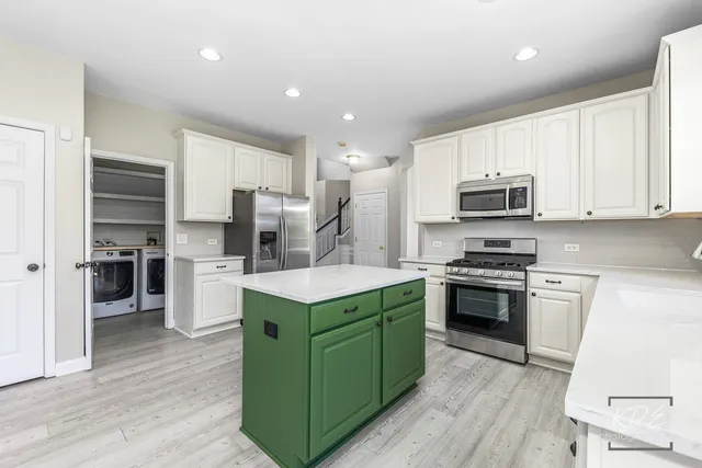 $3,500 | 2612 Lundquist Drive, Aurora, IL 60503