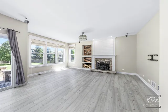 $3,500 | 2612 Lundquist Drive, Aurora, IL 60503