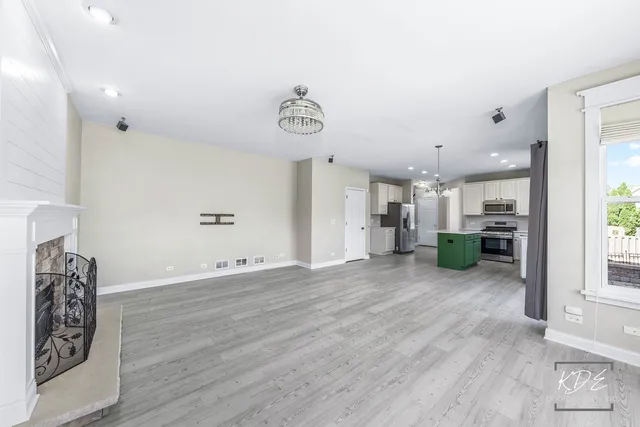 $3,500 | 2612 Lundquist Drive, Aurora, IL 60503