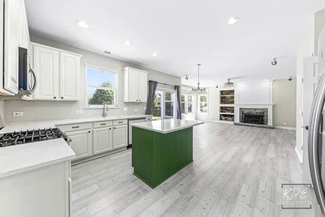 $3,500 | 2612 Lundquist Drive, Aurora, IL 60503