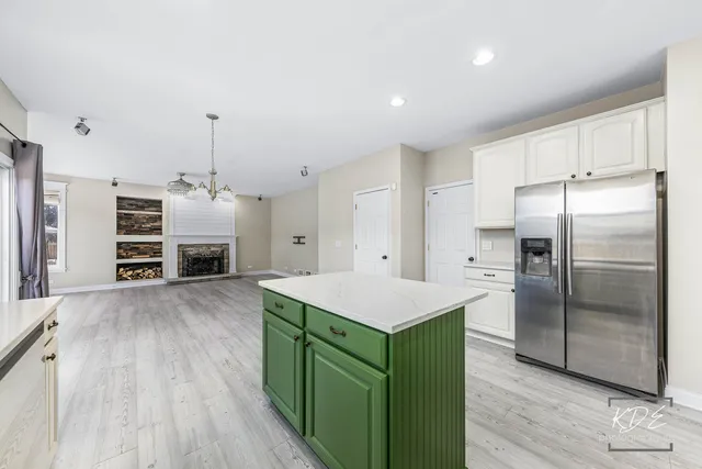 $3,500 | 2612 Lundquist Drive, Aurora, IL 60503