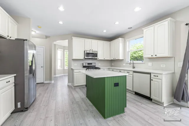 $3,500 | 2612 Lundquist Drive, Aurora, IL 60503