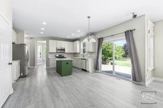 $3,500 | 2612 Lundquist Drive, Aurora, IL 60503