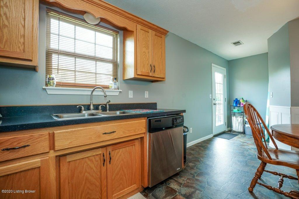 354 Madison Rae Boulevard Shepherdsville, KY 40165 - Photo 7 of 18 Kitchen