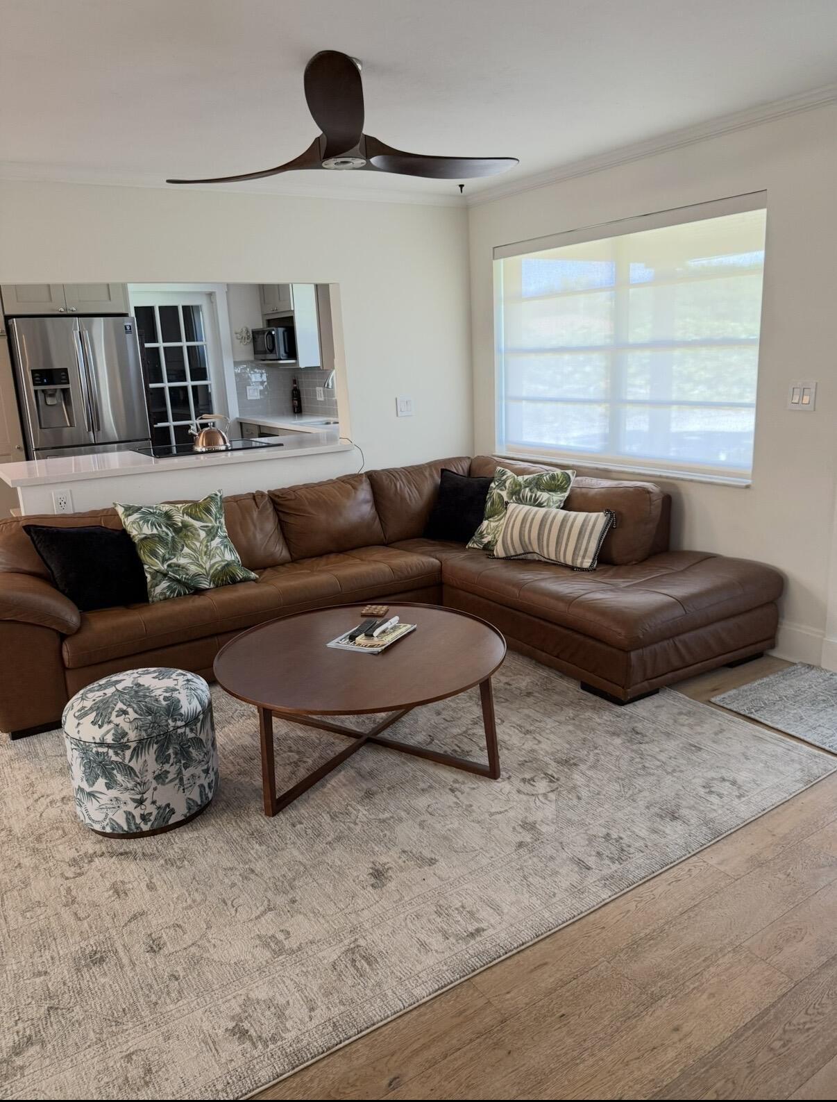 20 Windsor Road East Jupiter, FL 33469 - Photo 6 of 11 Living room