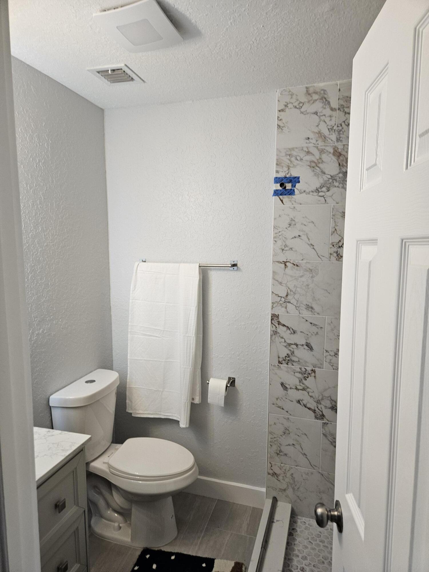 2010 Northeast 33rd Street Lighthouse Point, FL 33064 - Photo 15 of 22 20251213_140810