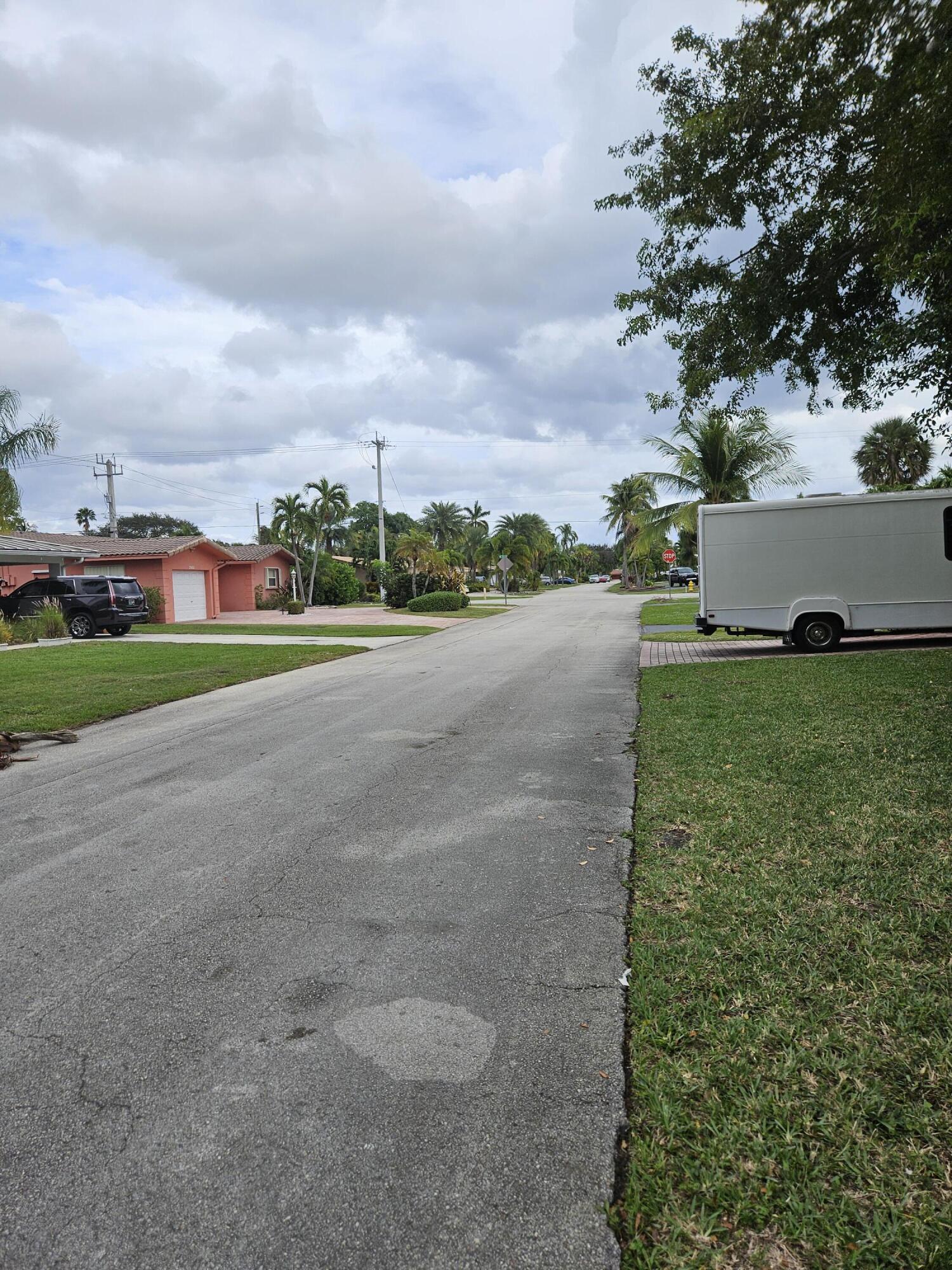 2010 Northeast 33rd Street Lighthouse Point, FL 33064 - Photo 20 of 22 20251213_141238