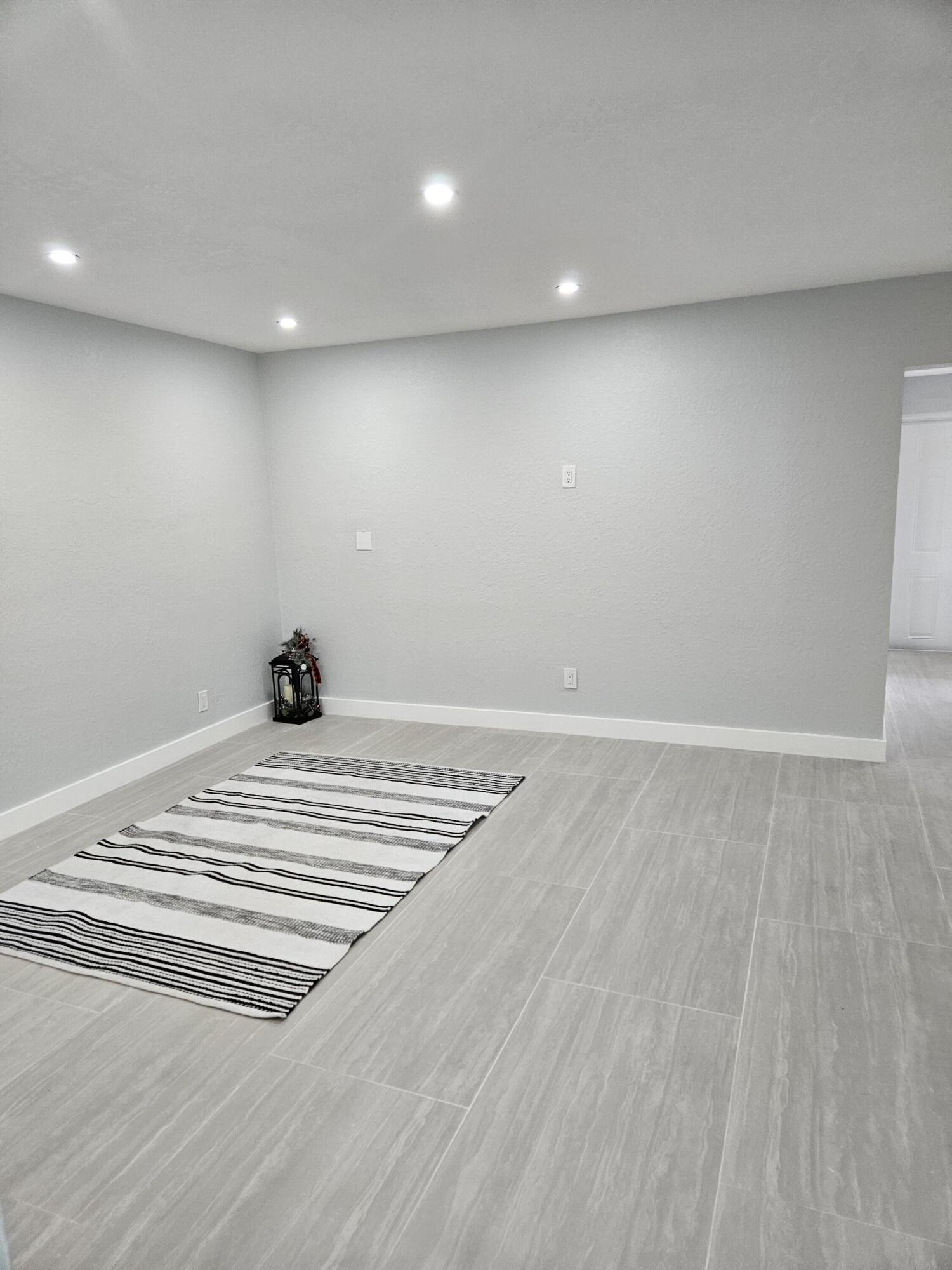 2010 Northeast 33rd Street Lighthouse Point, FL 33064 - Photo 3 of 22 20251213_140109