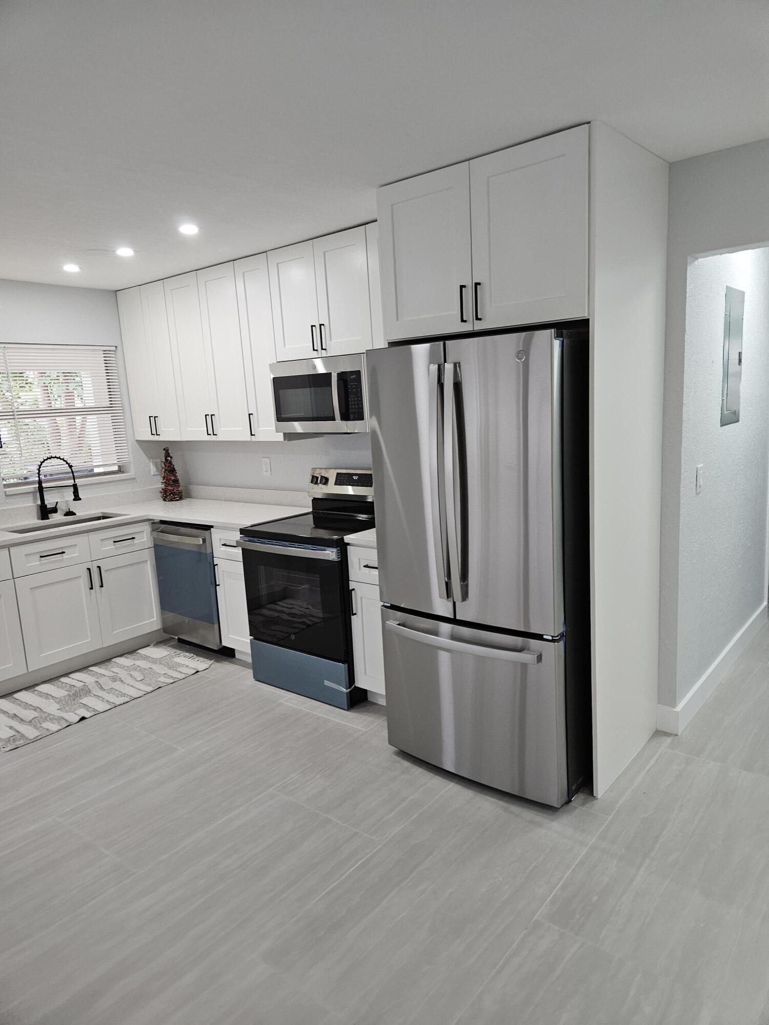 2010 Northeast 33rd Street Lighthouse Point, FL 33064 - Photo 6 of 22 20251213_140117