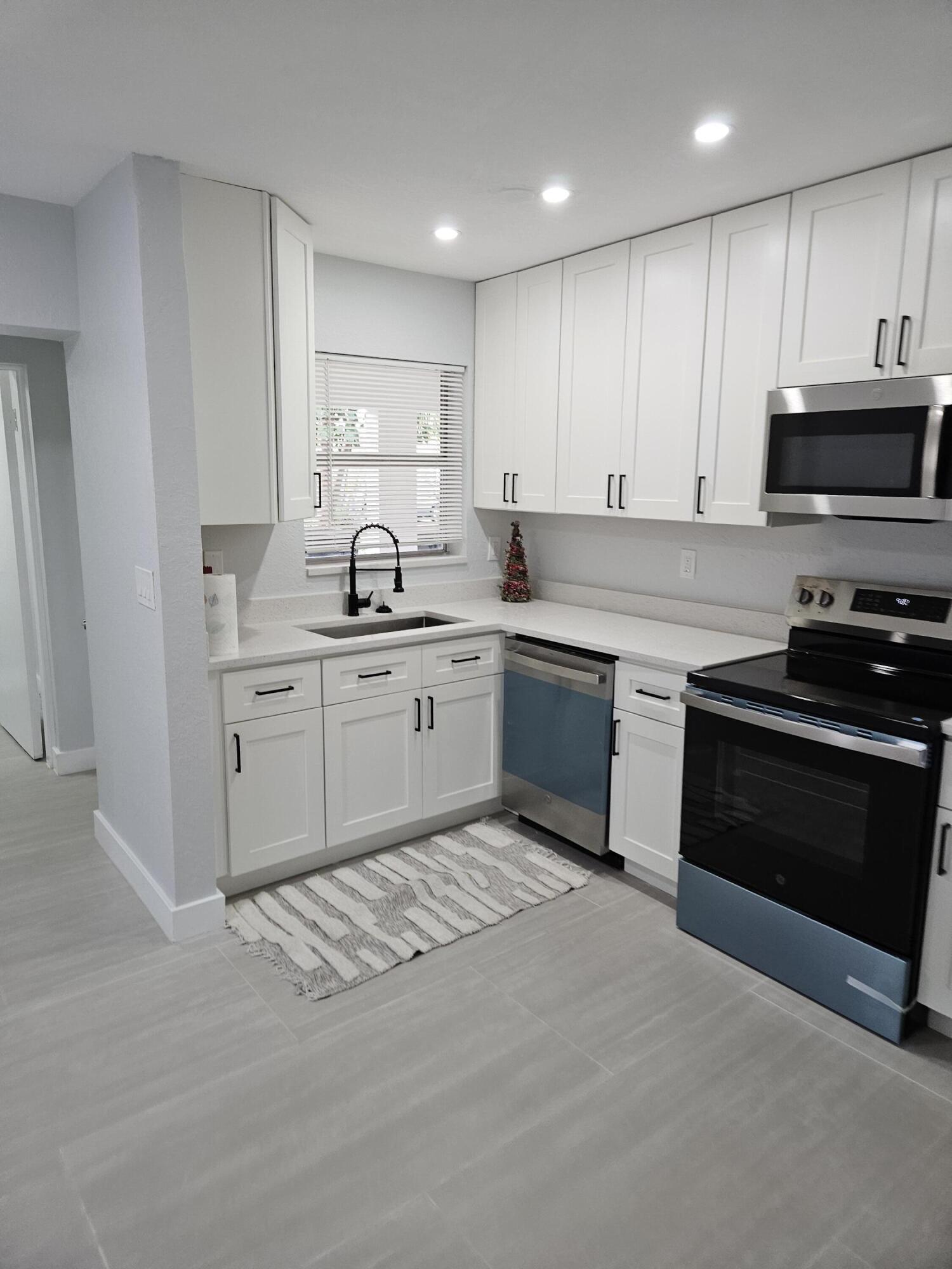 2010 Northeast 33rd Street Lighthouse Point, FL 33064 - Photo 7 of 22 20251213_140120