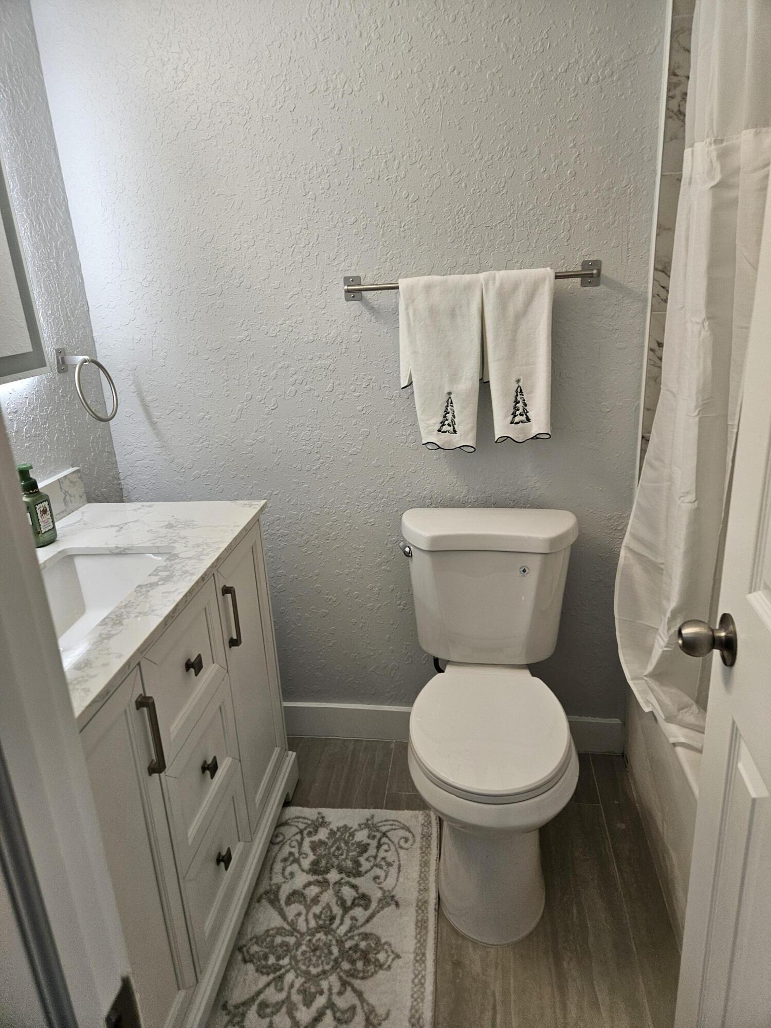 2010 Northeast 33rd Street Lighthouse Point, FL 33064 - Photo 10 of 22 20251213_135955