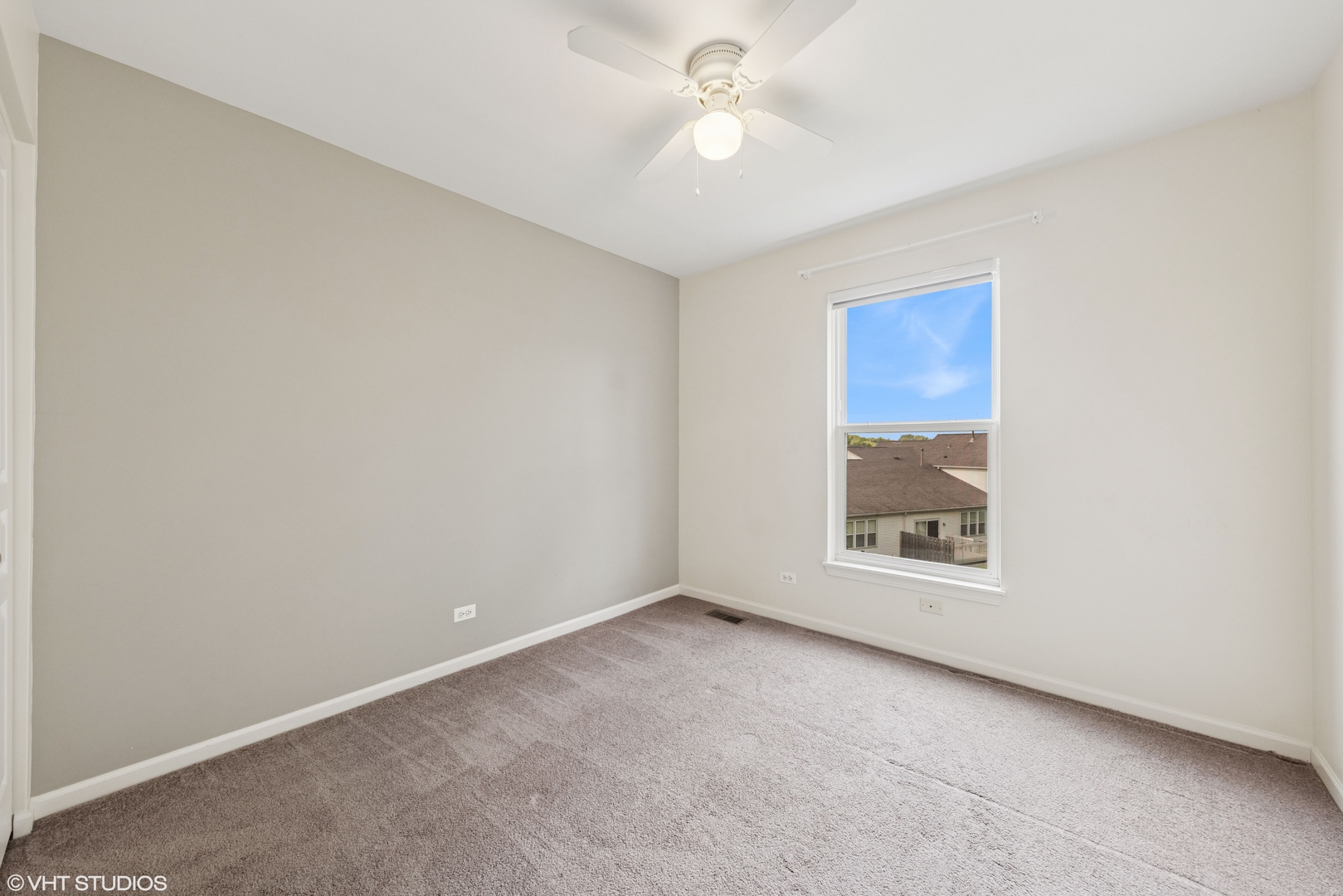 7 Edgebrook Court Algonquin, IL 60102 - Photo 11 of 18 an empty room with a ceiling fan and a window