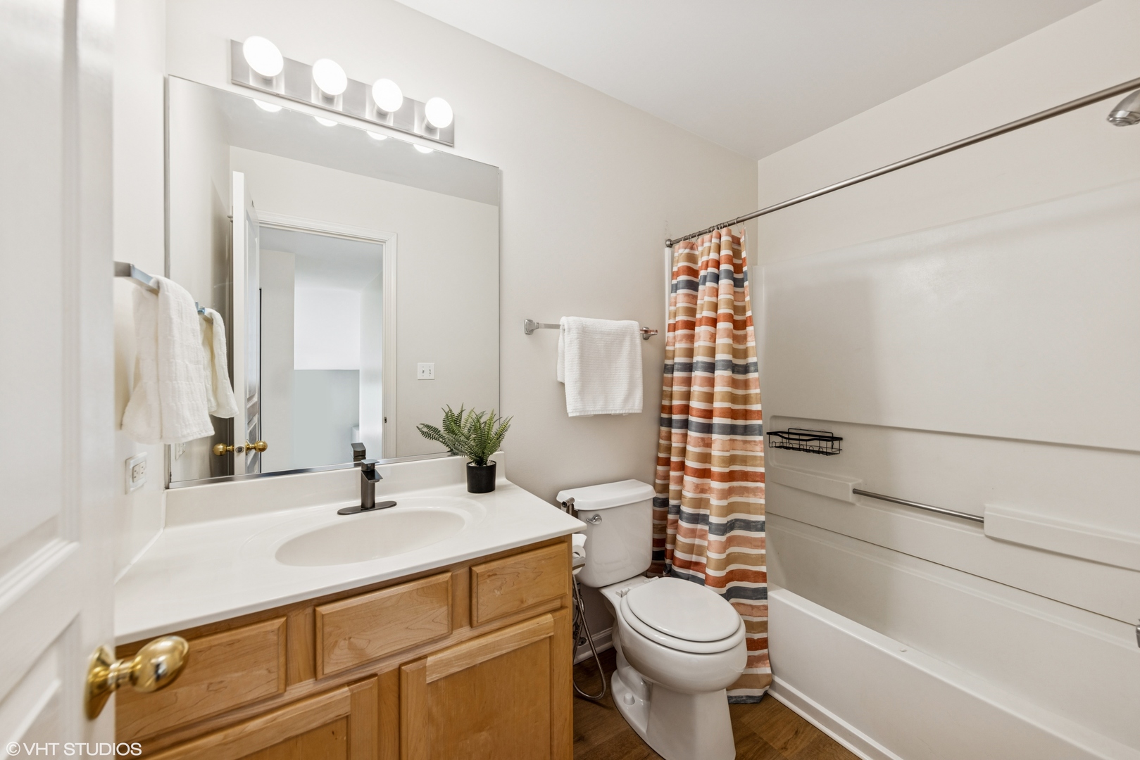 7 Edgebrook Court Algonquin, IL 60102 - Photo 12 of 18 a bathroom with a sink toilet and shower