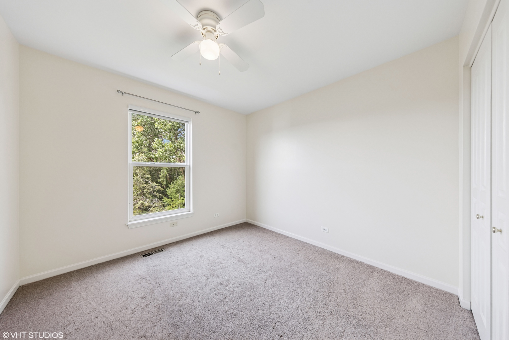 7 Edgebrook Court Algonquin, IL 60102 - Photo 13 of 18 an empty room with a window and a fan