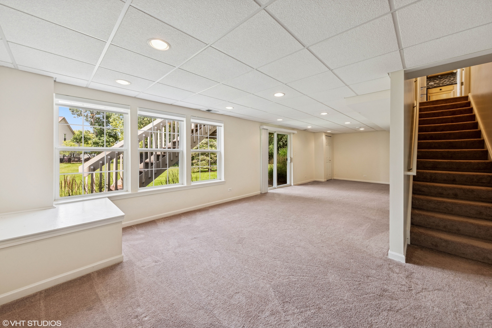 7 Edgebrook Court Algonquin, IL 60102 - Photo 14 of 18 a view of an empty room with a window