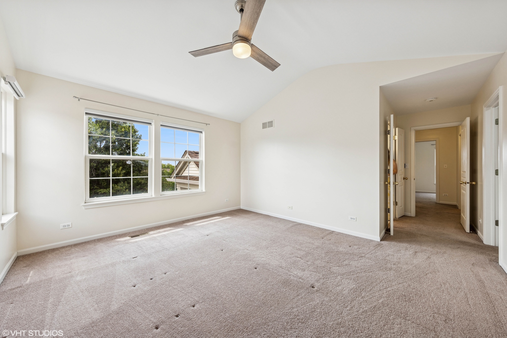 7 Edgebrook Court Algonquin, IL 60102 - Photo 9 of 18 an empty room with windows
