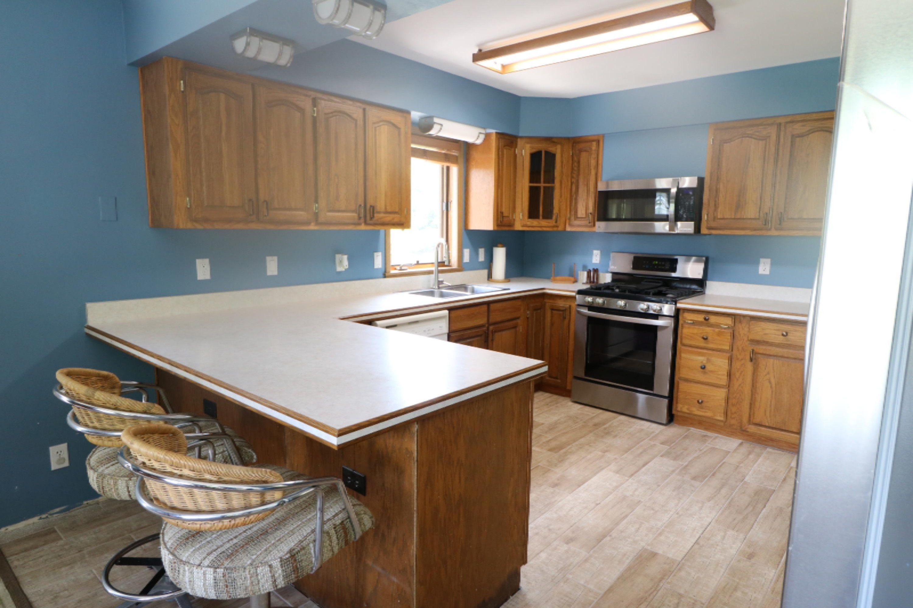 68918 Territorial Road Watervliet, MI 49098 - Photo 5 of 19 Breakfast bar