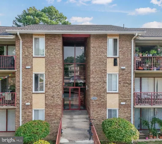 $2,100 | 4709 Tecumseh Street, Unit 302, College Park, MD 20740