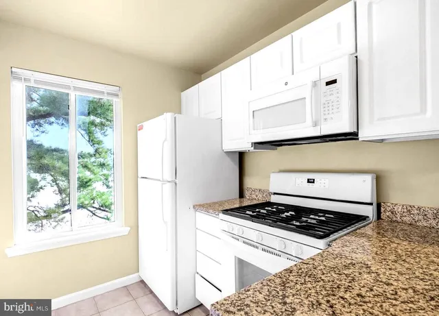 $2,100 | 4709 Tecumseh Street, Unit 302, College Park, MD 20740