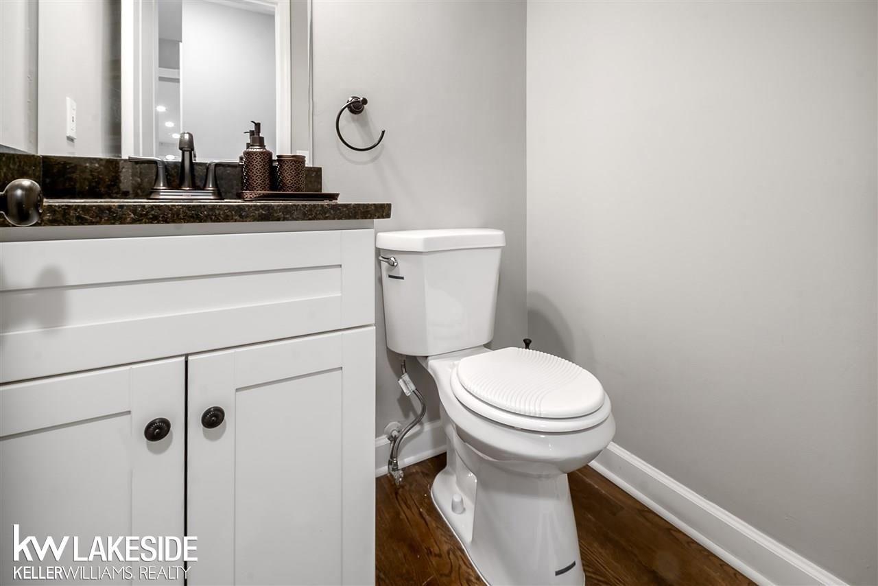 1005 East Fairview Lane Rochester, MI 48306 - Photo 31 of 35 50008678-32.JPG