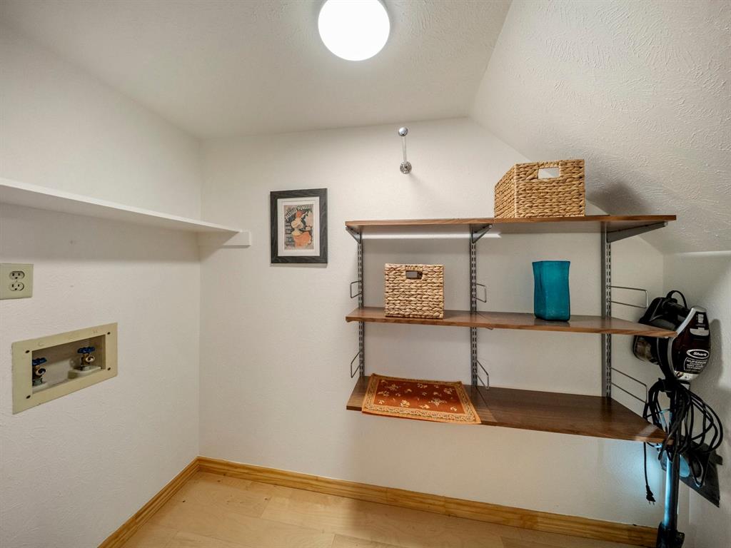 13347 Pandora Circle Dallas, TX 75238 - Photo 15 of 36 a room with gym equipment