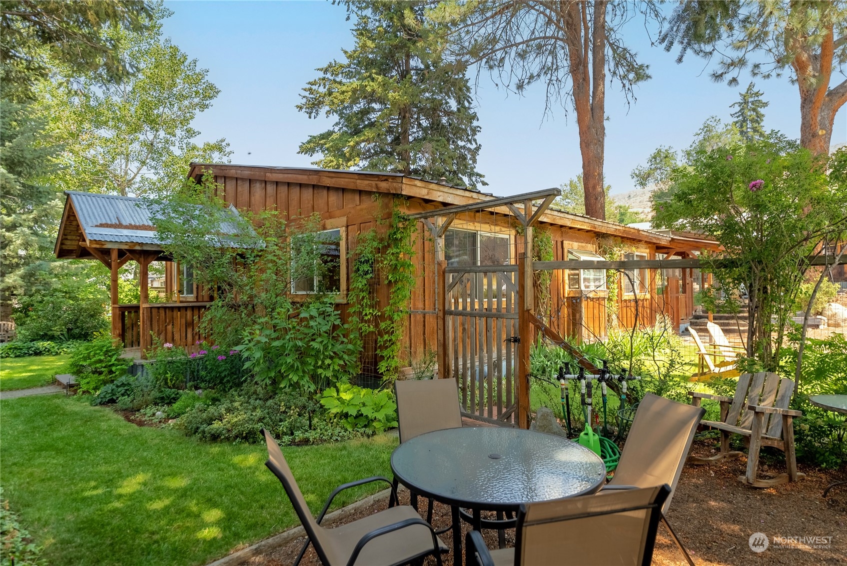 822 Main Street Winthrop, WA 98862 - Photo 2 of 40