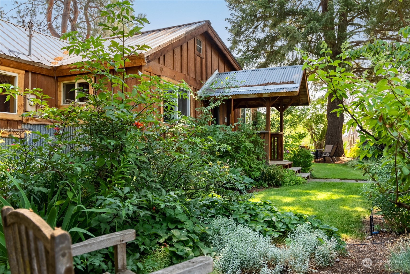 822 Main Street Winthrop, WA 98862 - Photo 3 of 40