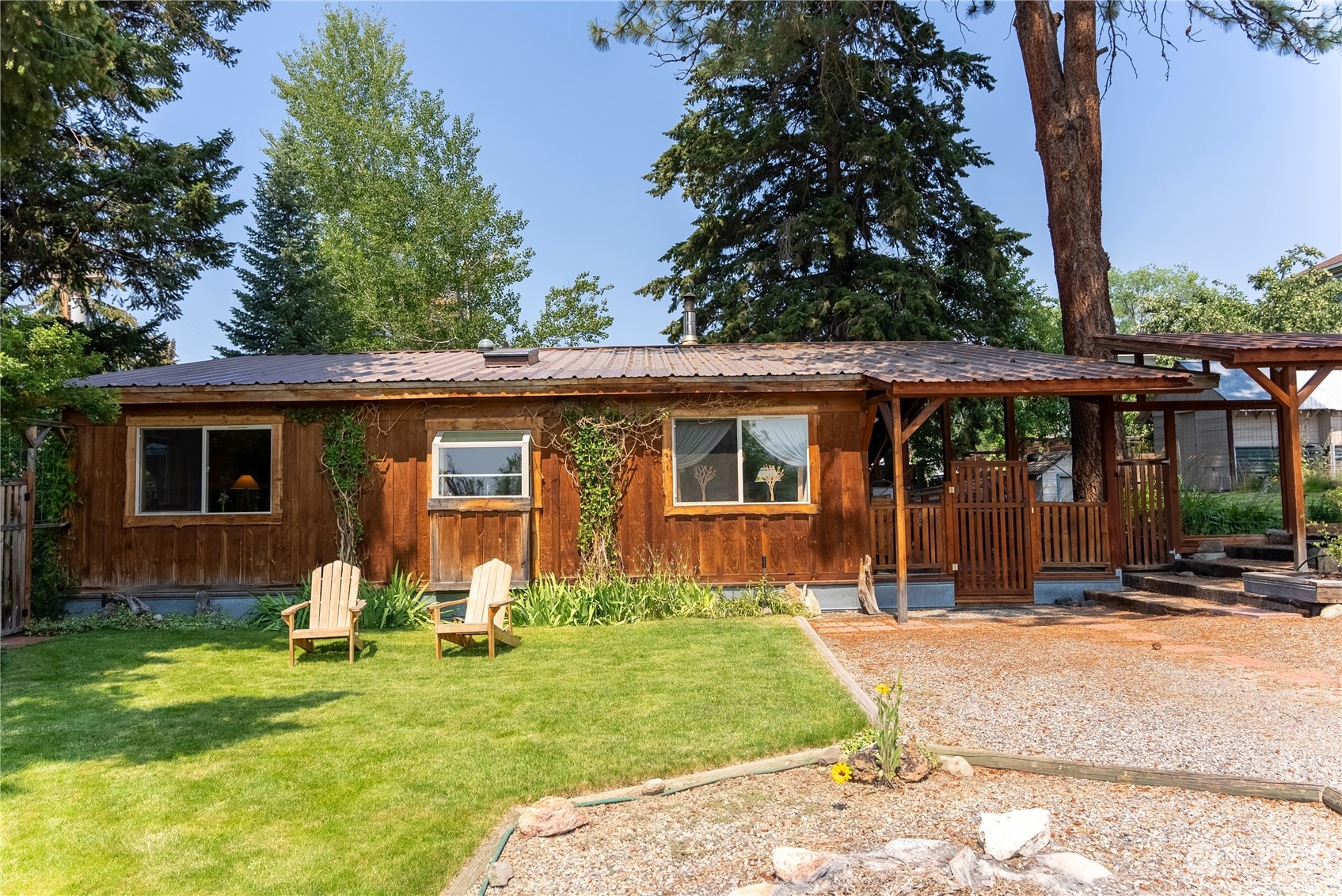 822 Main Street Winthrop, WA 98862 - Photo 4 of 40