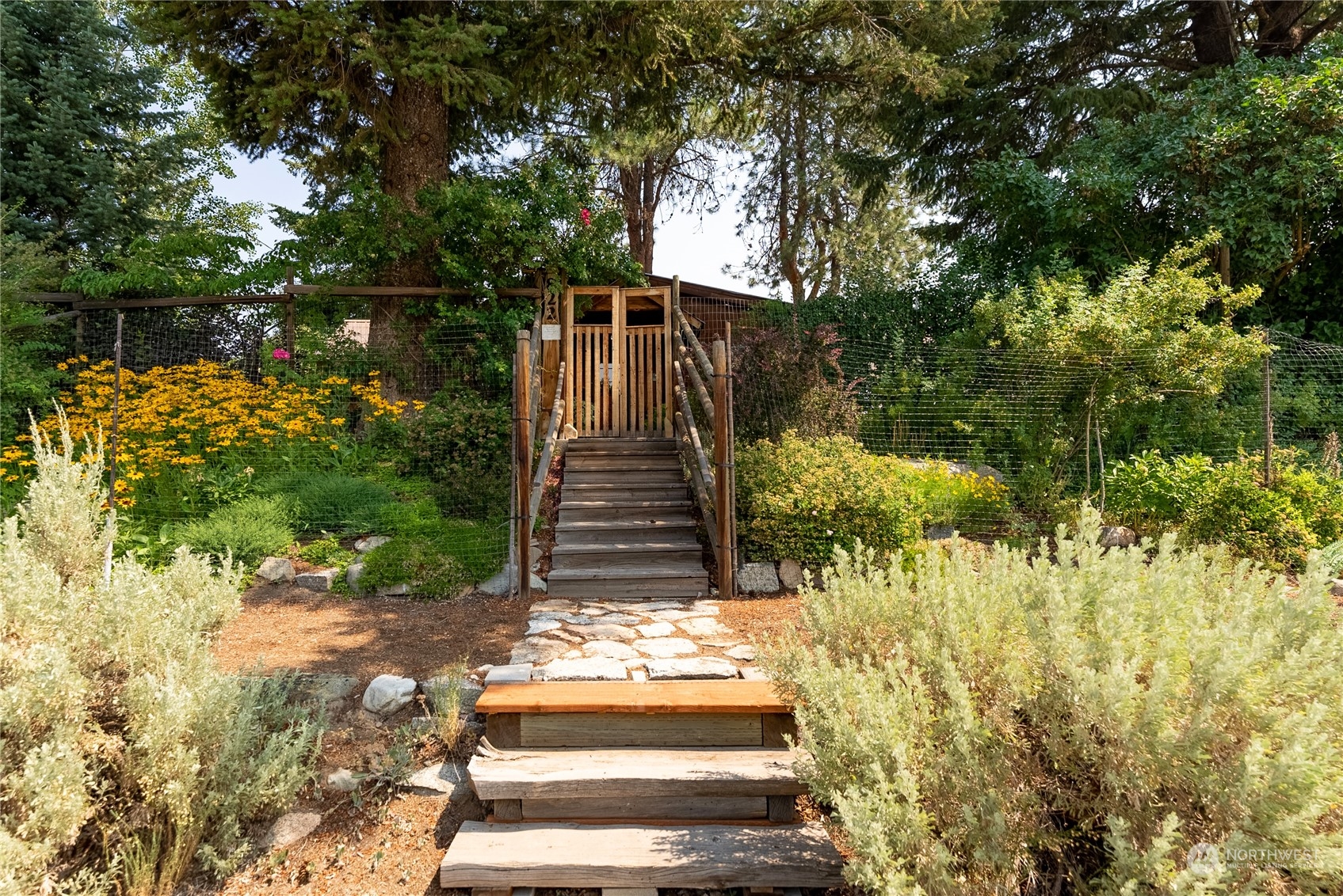 822 Main Street Winthrop, WA 98862 - Photo 5 of 40