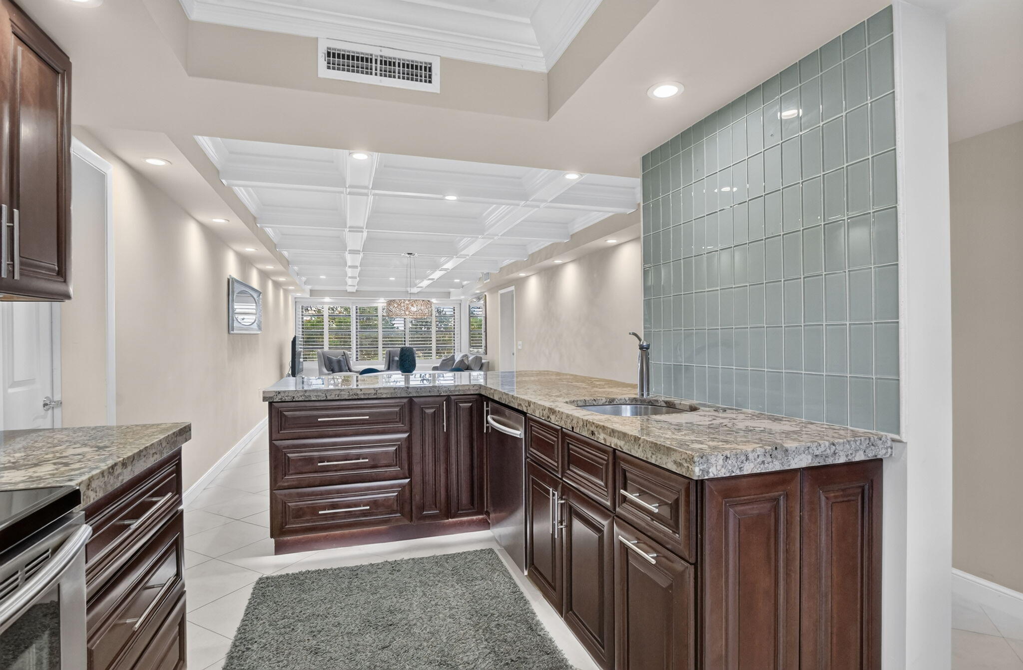 6061 Balboa Circle, Unit 206 Boca Raton, FL 33433 - Photo 11 of 29 Kitchen