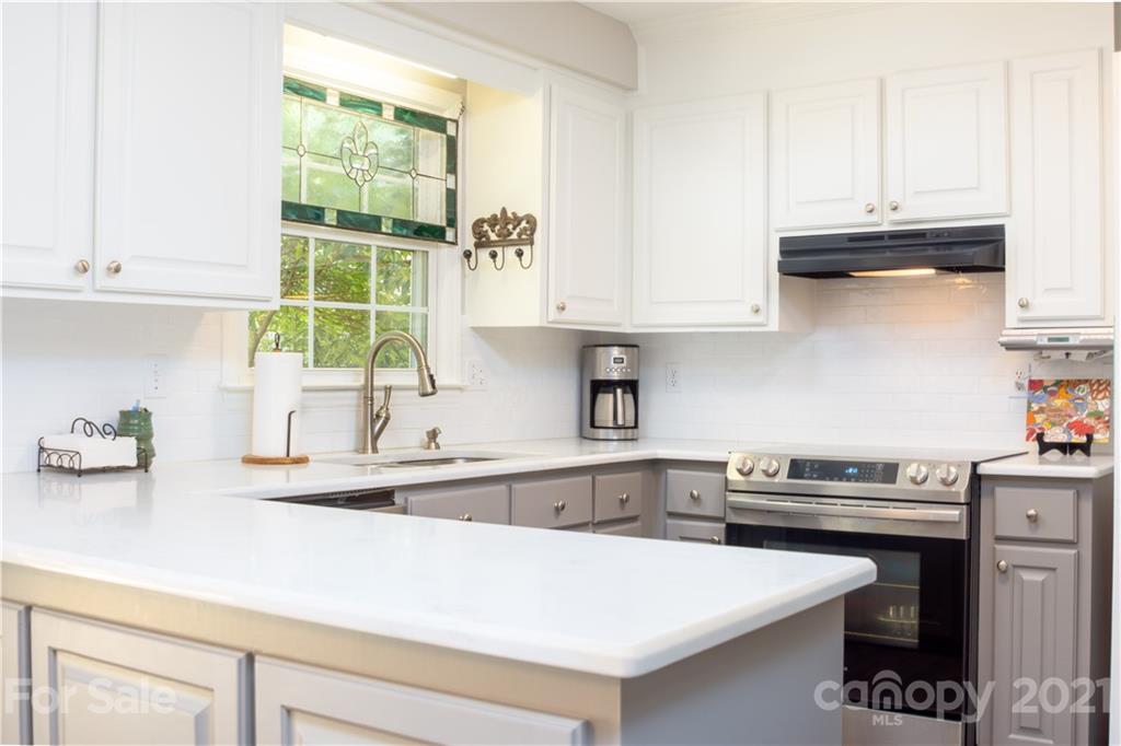 6824 Porterfield Road Charlotte, NC 28226 - Photo 6 of 48 Gallery Image 6