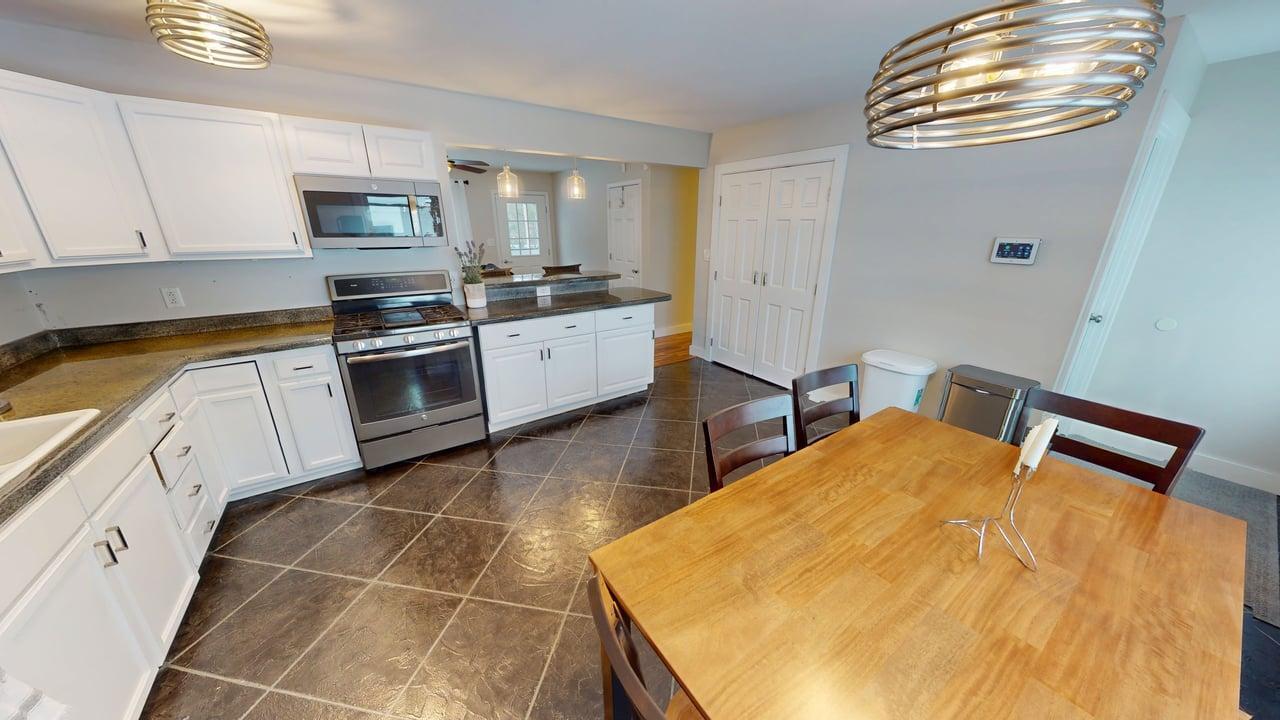 46 Silver Ridge Bangor, ME 04401 - Photo 7 of 41 Kitchen