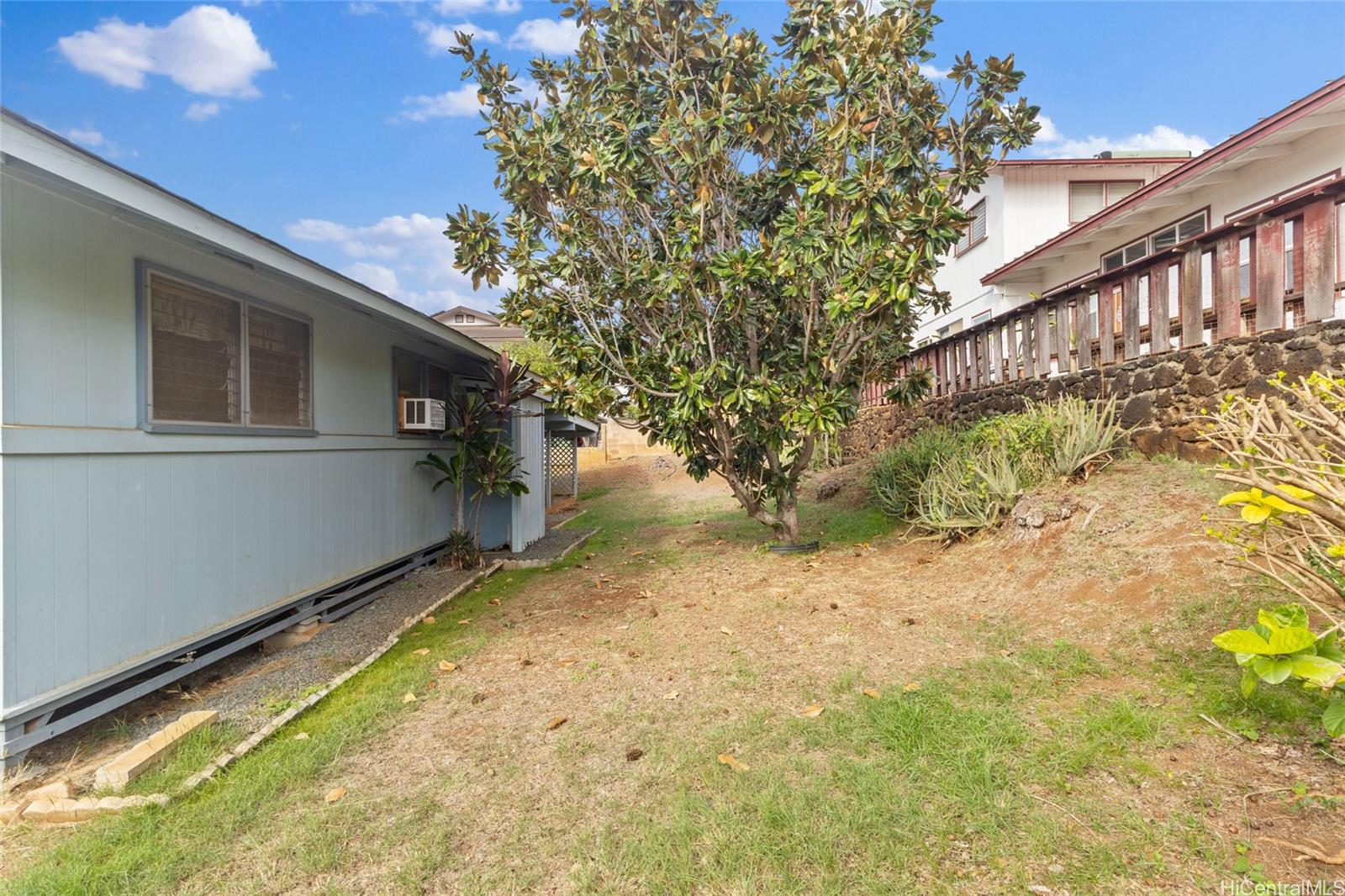 94-341 Kahuanani Street Waipahu, HI 96797 - Photo 24 of 24 a view of backyard with small cabin