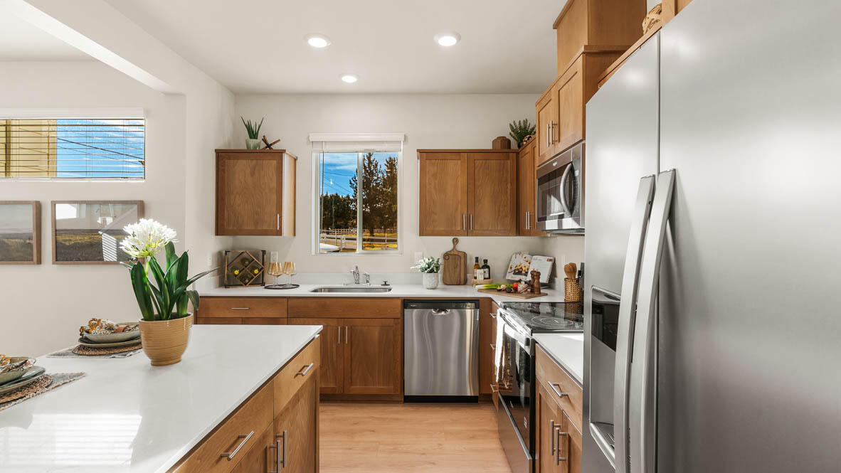 62747 Eagle Road Bend, OR 97701 - Photo 10 of 26 010 kitchen