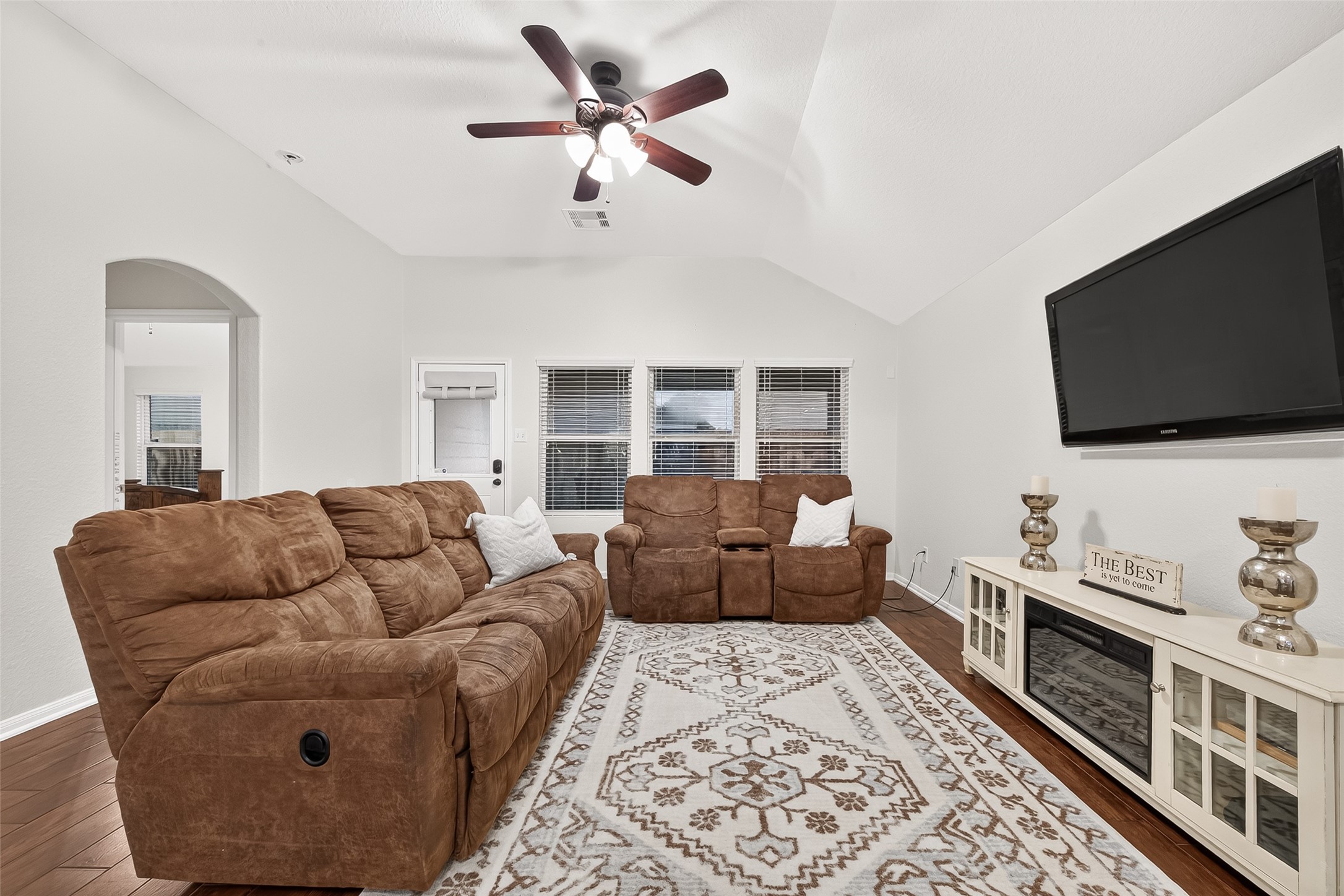 3155 View Valley Trail Katy, TX 77493 - Photo 16 of 50 Spacious main liright and airy living space featuring great wall space for entertainment and views to the backyard.